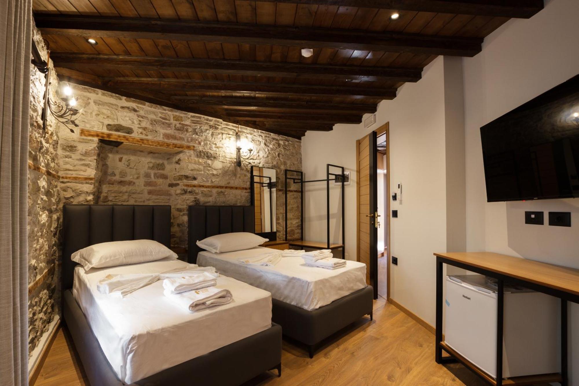 Furra Hotel จีโรคาสเตอร์ ภายนอก รูปภาพ