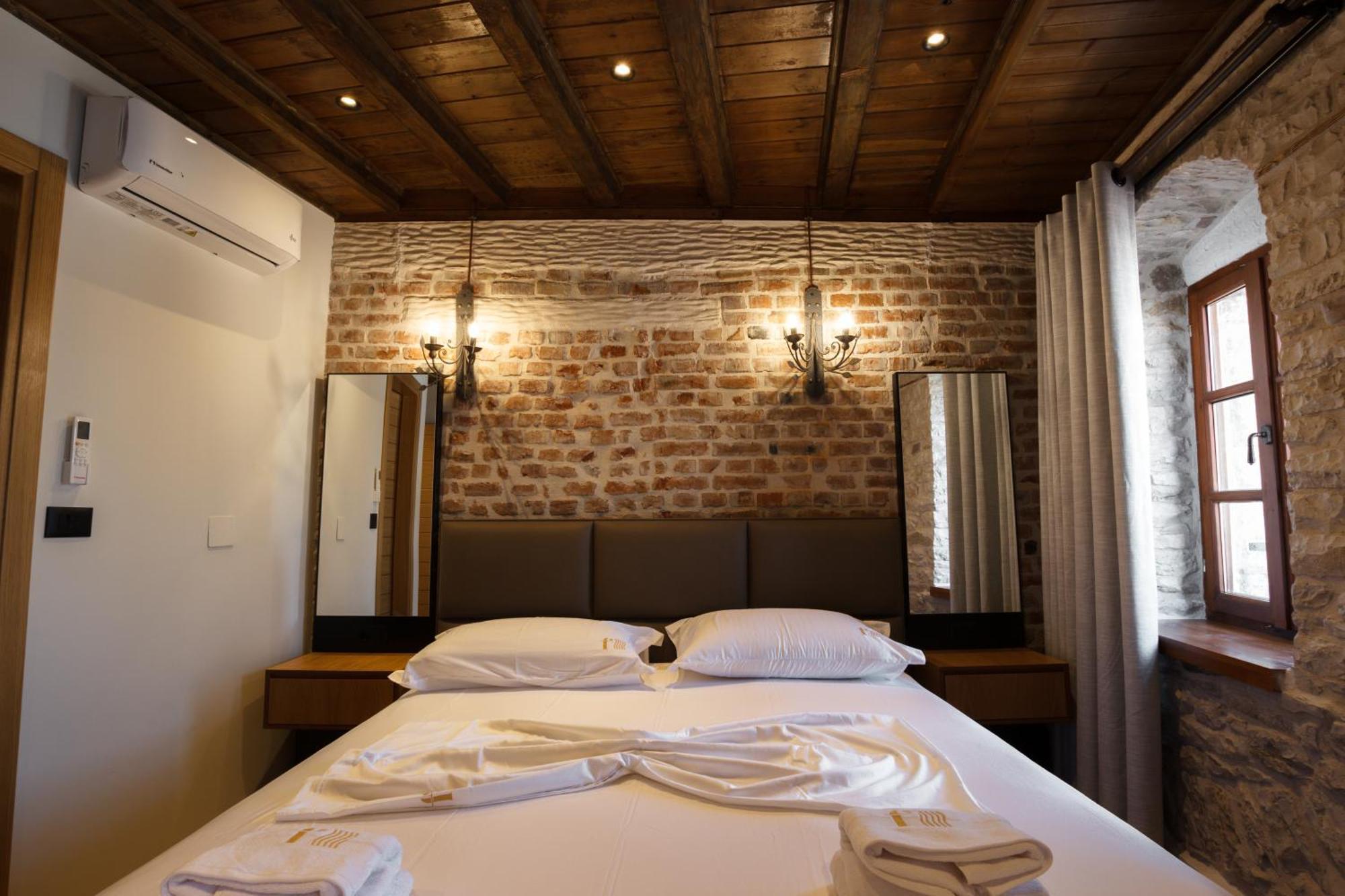 Furra Hotel จีโรคาสเตอร์ ภายนอก รูปภาพ