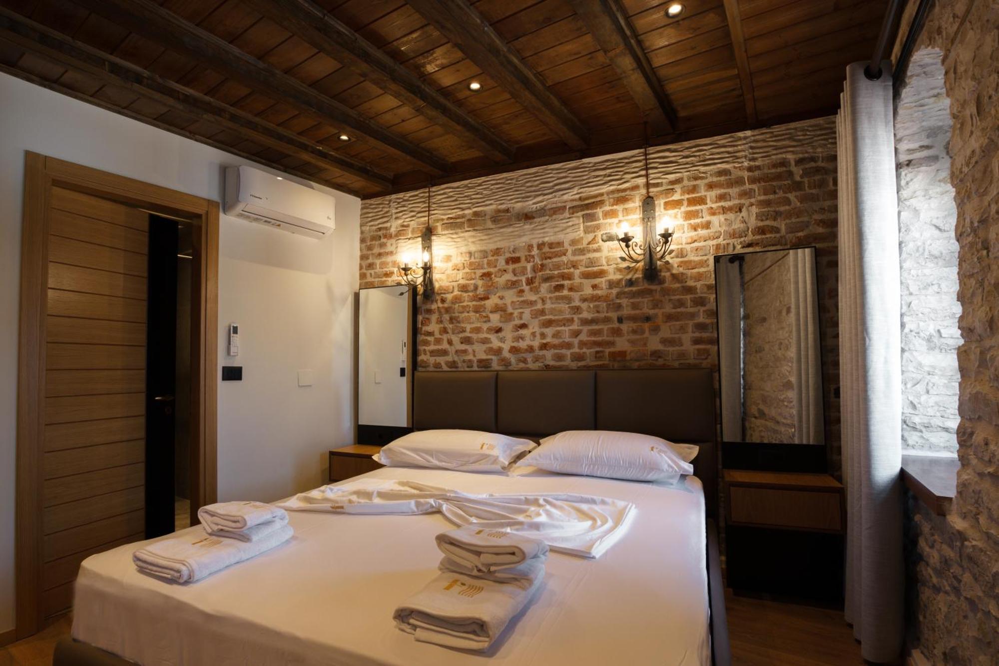 Furra Hotel จีโรคาสเตอร์ ภายนอก รูปภาพ