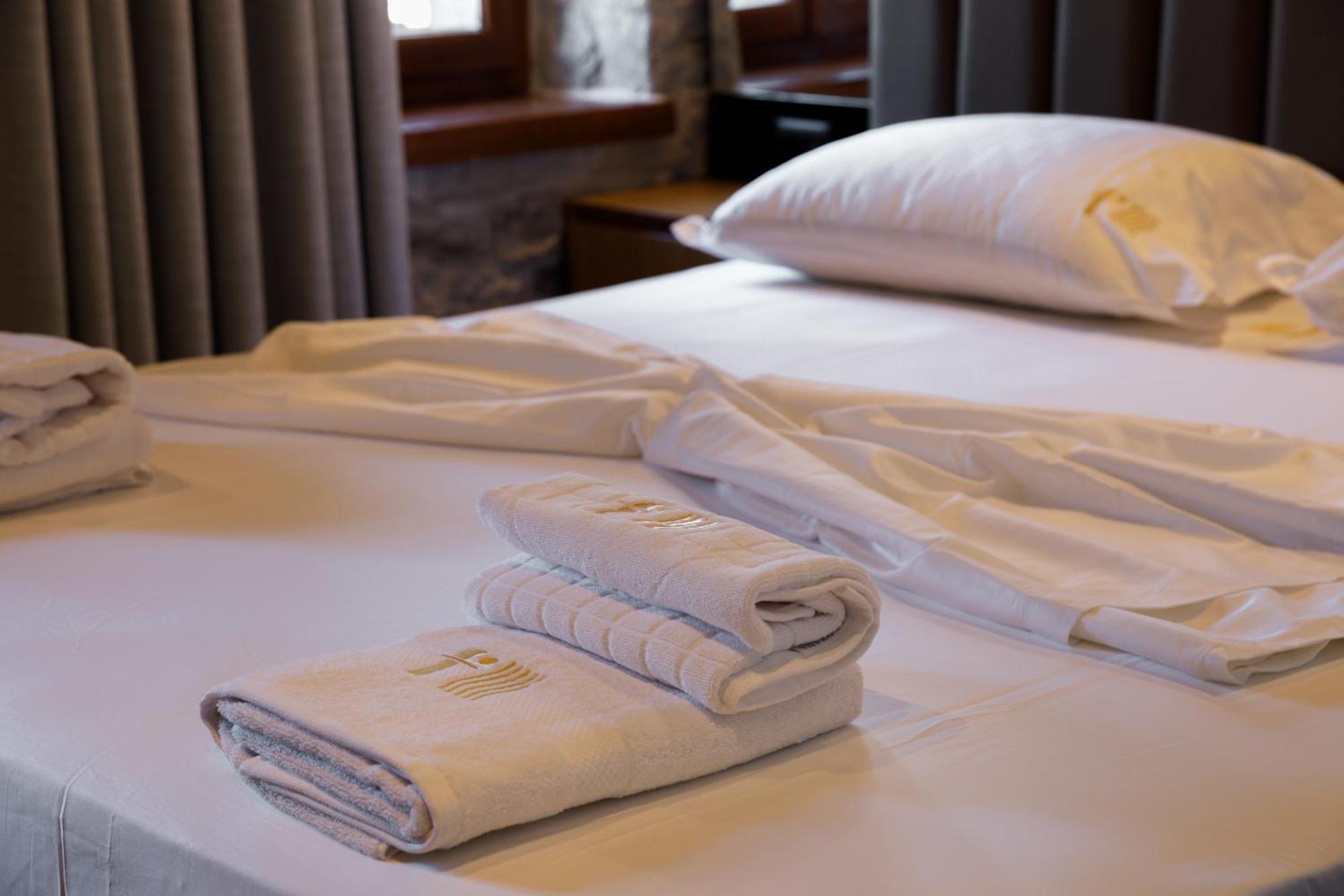 Furra Hotel จีโรคาสเตอร์ ภายนอก รูปภาพ
