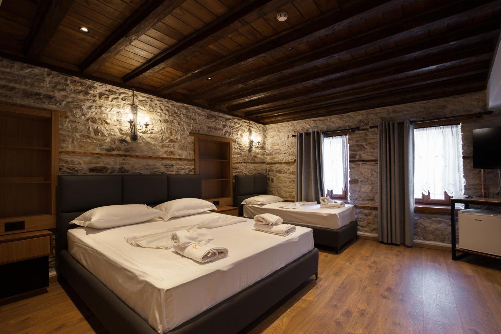 Furra Hotel จีโรคาสเตอร์ ภายนอก รูปภาพ