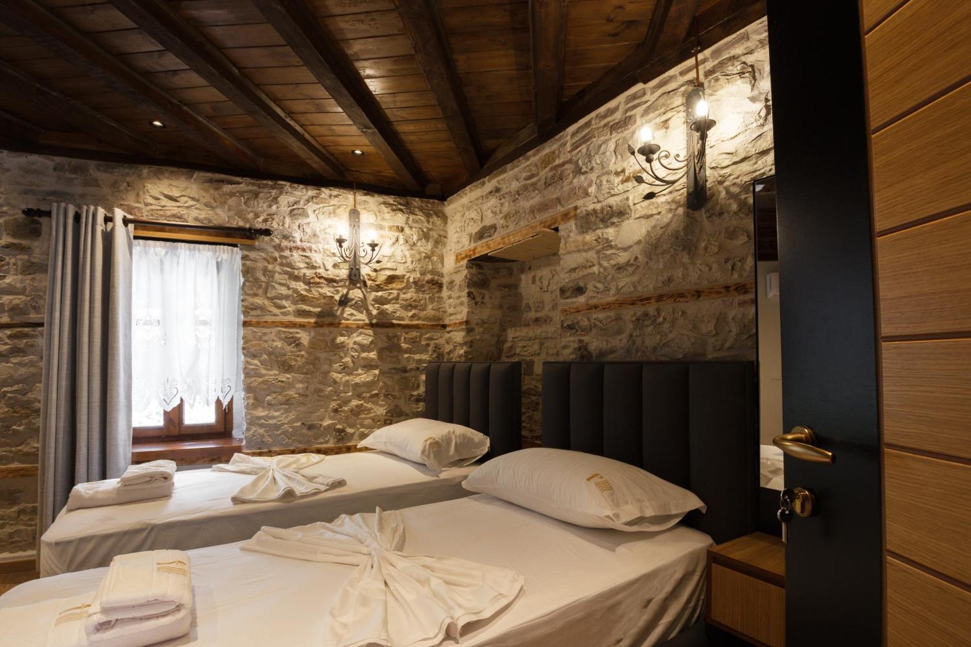 Furra Hotel จีโรคาสเตอร์ ภายนอก รูปภาพ