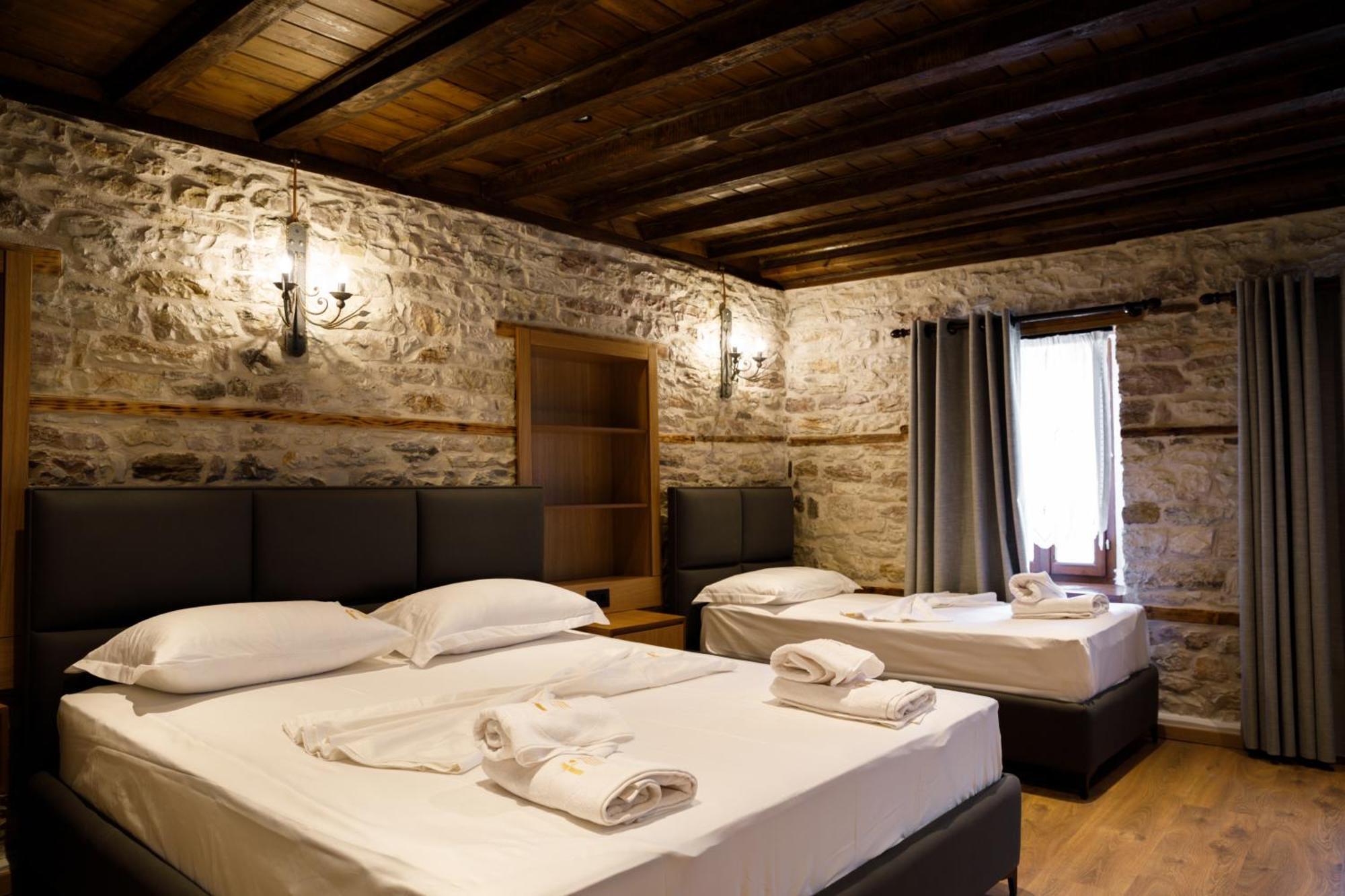 Furra Hotel จีโรคาสเตอร์ ภายนอก รูปภาพ